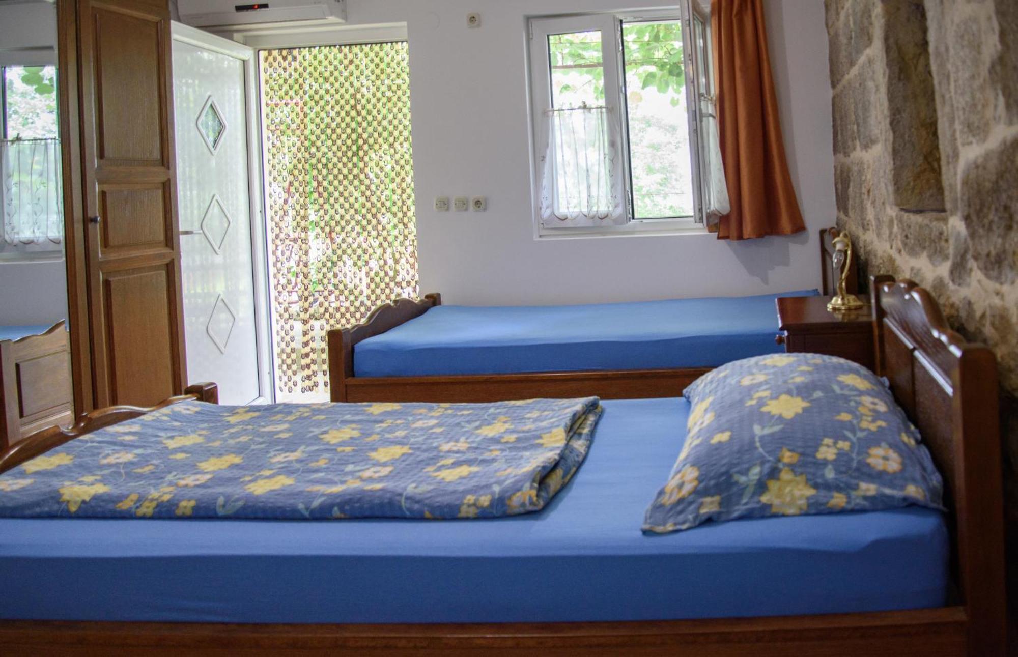 Vrlika Apartments Cvitini Dvori Garjak מראה חיצוני תמונה