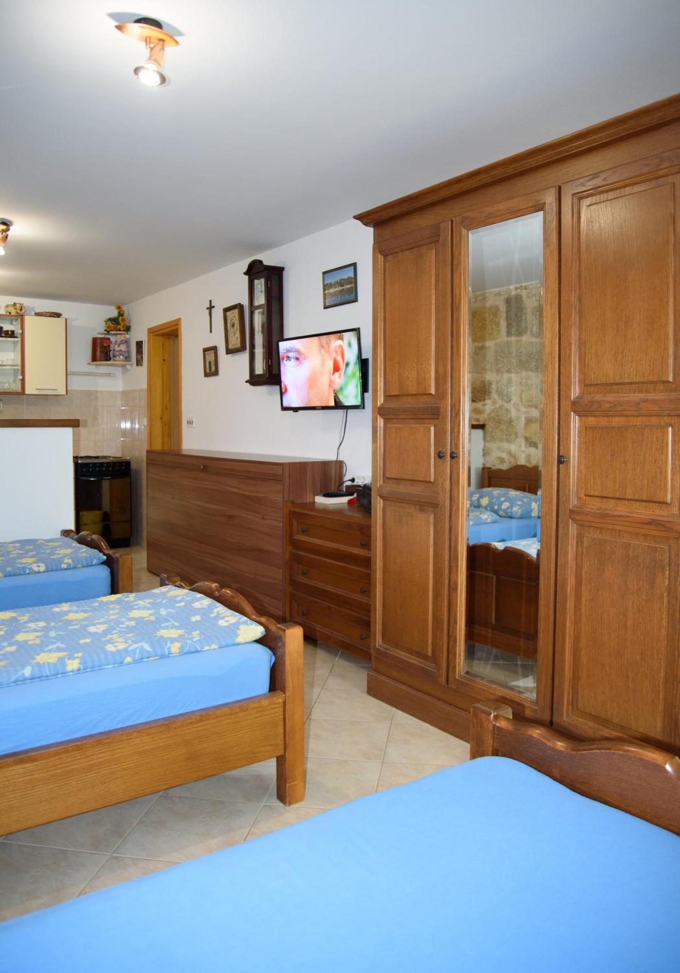 Vrlika Apartments Cvitini Dvori Garjak מראה חיצוני תמונה