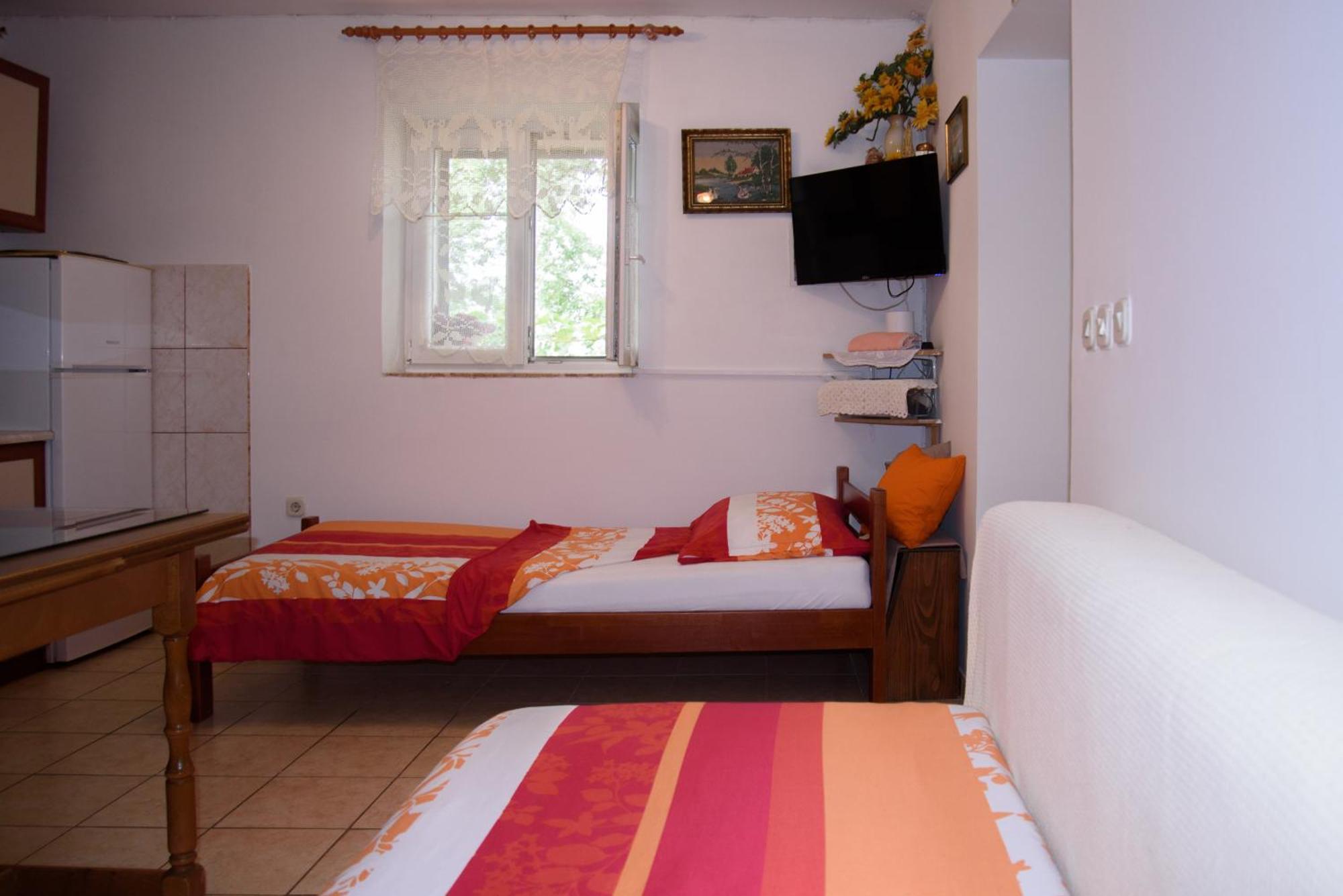 Vrlika Apartments Cvitini Dvori Garjak מראה חיצוני תמונה