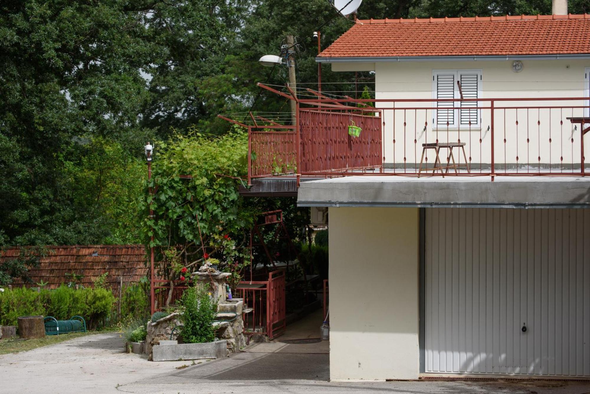 Vrlika Apartments Cvitini Dvori Garjak מראה חיצוני תמונה