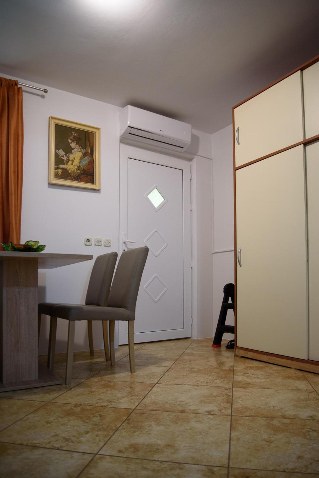 Vrlika Apartments Cvitini Dvori Garjak מראה חיצוני תמונה