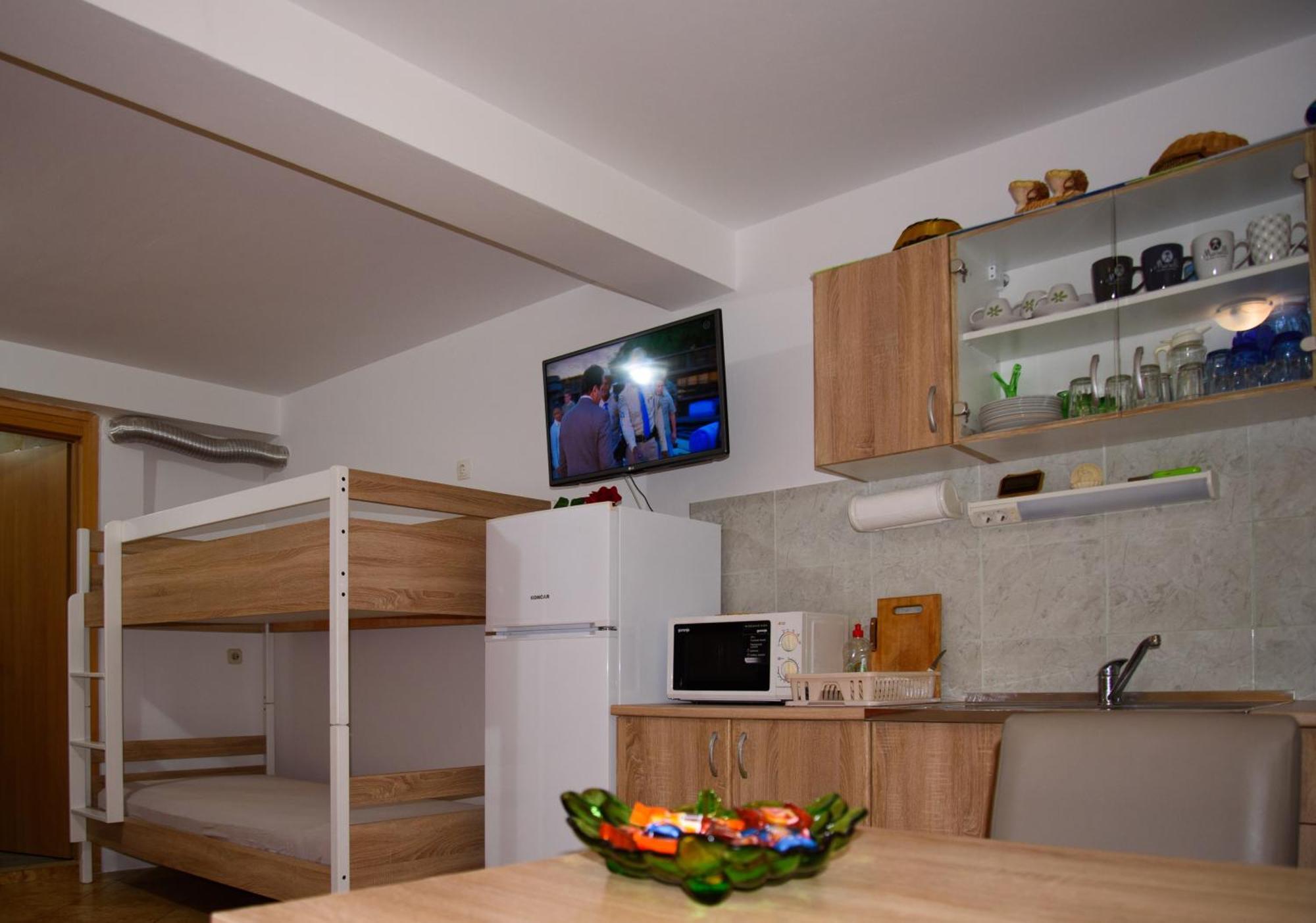 Vrlika Apartments Cvitini Dvori Garjak מראה חיצוני תמונה