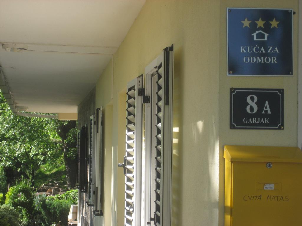 Vrlika Apartments Cvitini Dvori Garjak מראה חיצוני תמונה