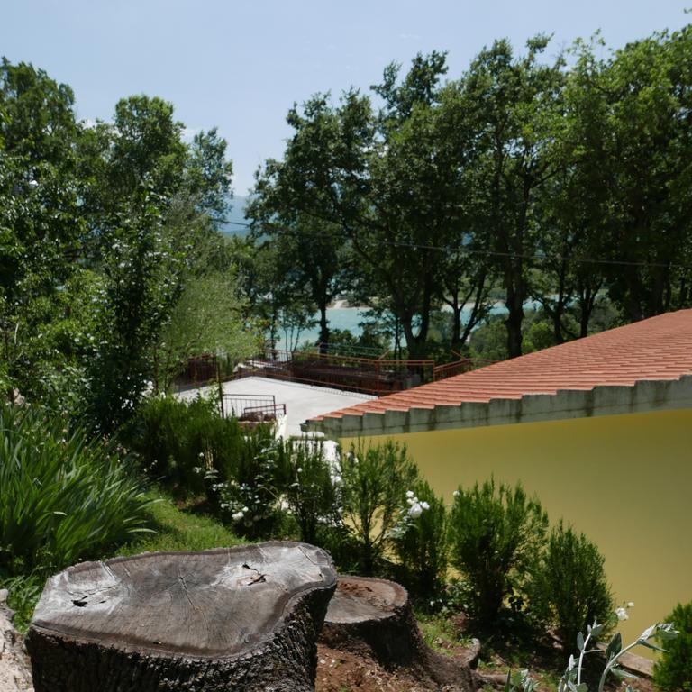 Vrlika Apartments Cvitini Dvori Garjak מראה חיצוני תמונה