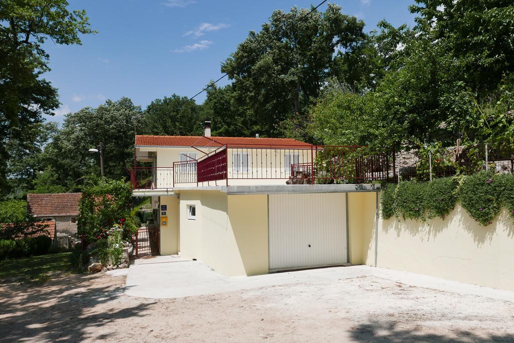 Vrlika Apartments Cvitini Dvori Garjak מראה חיצוני תמונה